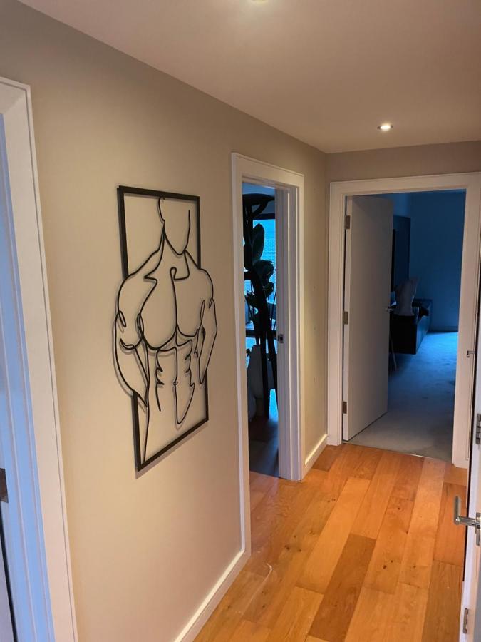 Cosy Bedroom In Luxury Apartment London Exterior photo